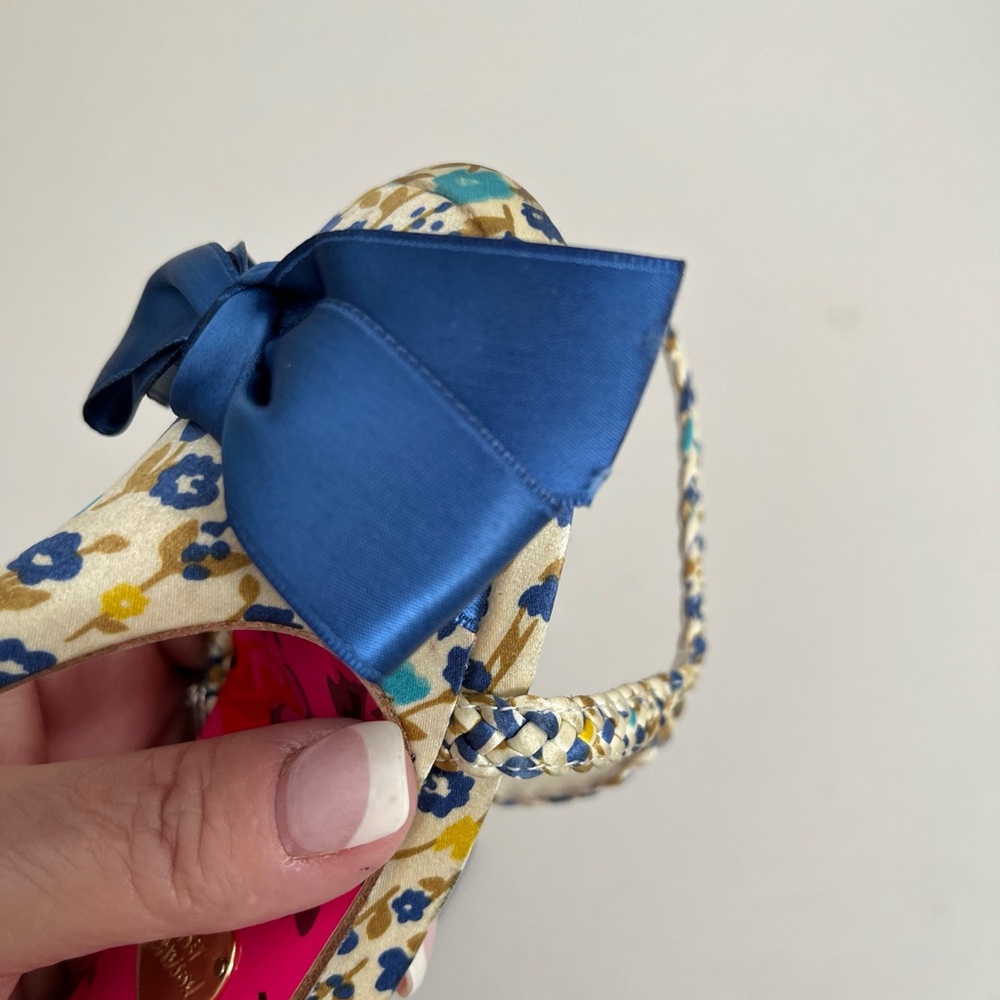 LIMITED EDITION Betsey Johnson BLUE BOW Floral STILETTO Size 10M - Picture 7 of 9